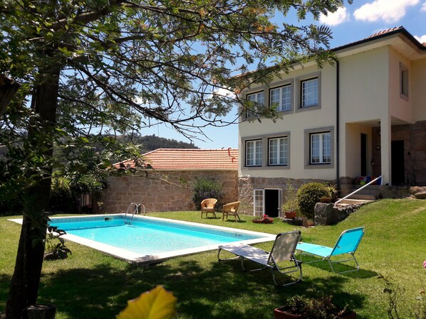 House and pool 
