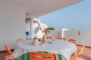 terraza con vistas al mar