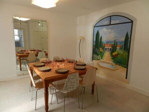 Breakfast Room