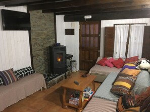 Salón con chimenea