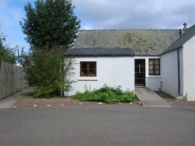 Osprey Cottage - situated in a convenient but peaceful location