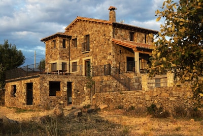 Country houses Gredos Avila 20 places ideal large groups family / friends Swimming pool