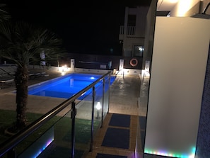 プール