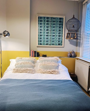 double room bed side
