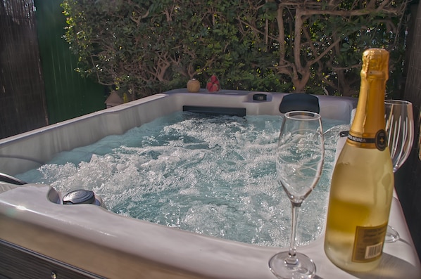 Bain à remous extérieur