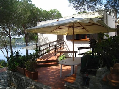 Ferienhaus in der mediterranen Macchia mit schöner Aussicht auf den Golf von Lacona