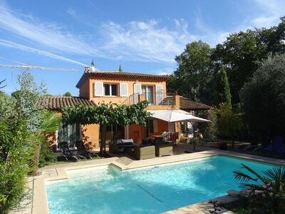 Charming villa in a quiet area with pool and garden
