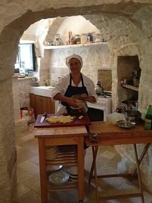 Rosa's cooking class in the trullo kitchen