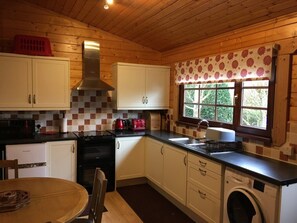 Holly Lodge, Cedar Springs
2 Bedroom 2 Bathroom Log Cabin
Heacham, Norfolk