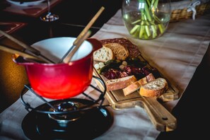 Kitchen
fondue sets and raclette  provided