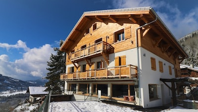 Luxury Penthouse Chalet Apartment, with  panoramic  view, hot-tub,  WiFi