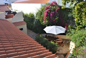 Courtyard with BBQ grill and dining area (shared)