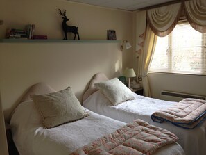 Dairy cottage - Bedroom 2 with  twin 3' beds which convert to 6' extra kingsize 