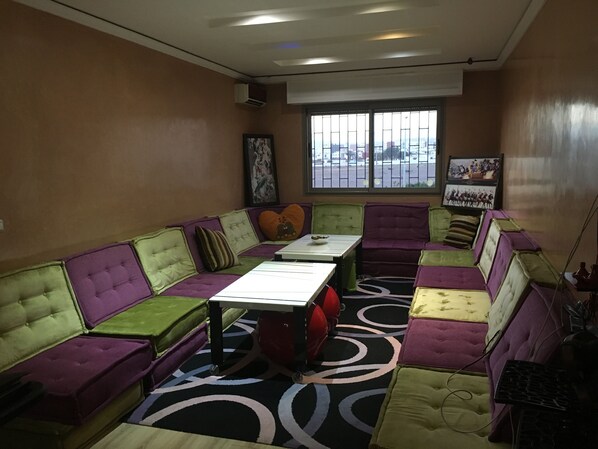 SALON 