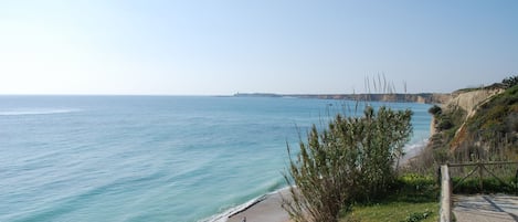 Playa del Roqueo a 150m del apartamento