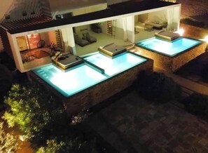 Vista frontal de la propiedad