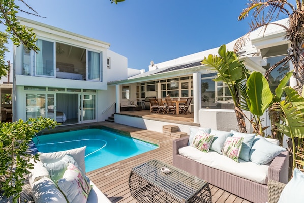 Outdoor living at the pool