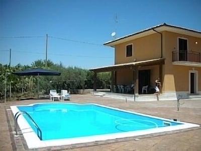 Beautiful Sicilian Villa with Private Pool & Aircon”