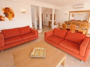 Spacious luxury, living area