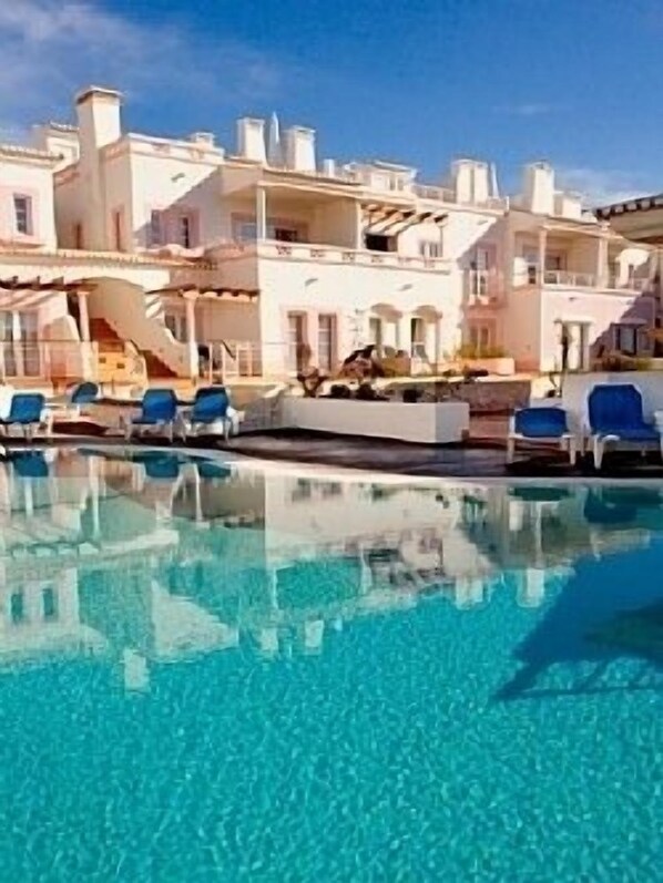 Casa Clara beside heated pool with free access