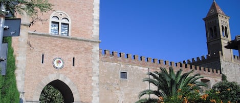 Entrata al Castello di Bolgheri