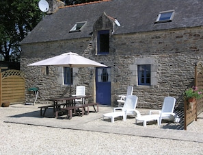 Bramble Cottage with South Facing Patio