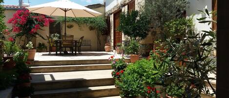 Upper patio and dichori or sitting room on the left