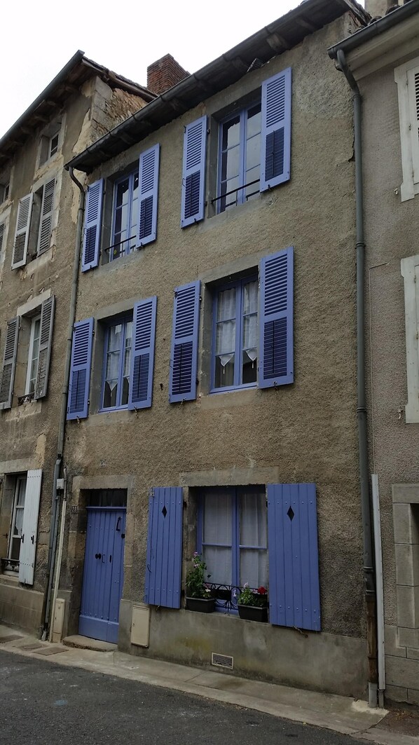 the front of Maison de Lavande