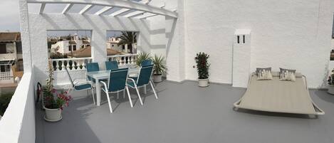 Rooftop pattio of approx 65 m2