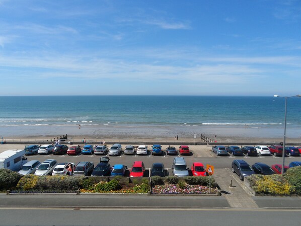 Fantastic sea views from both bedrooms. Fall asleep to nature's lullaby