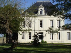 Façade principale du Château Tournefeuille