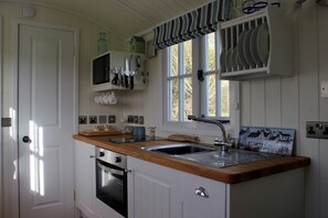 The fully equipped kitchen