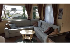 lounge diner with sea views - double sofa bed with quilt supplied