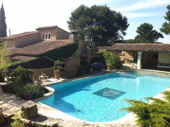 Swimming pool