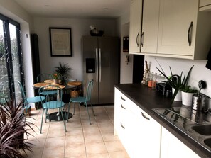 Fully equipped kitchen, fridge + ice maker, wall of bifolding doors to garden