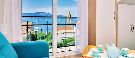 Deluxe Bayview Studio apartment – Panoramic Sea view & parking in Tivat Monteneg