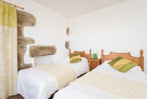 Twin bedroom