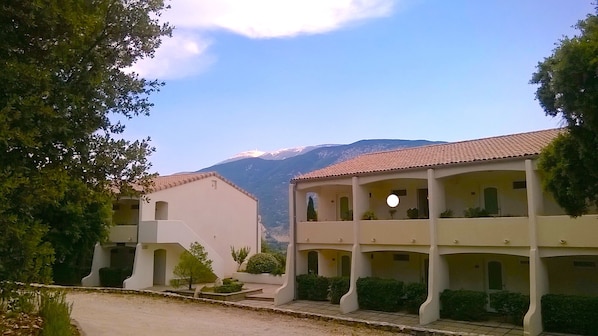 Studio 419, point blanc.
Ventoux en arrière plan
