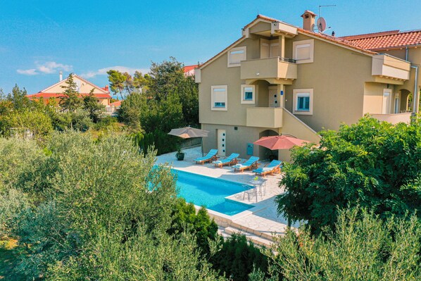 Swimming pool