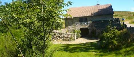 Private entrance to garden and La Grange a La Fouette