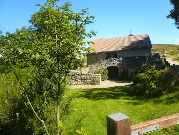 Private entrance to garden and La Grange a La Fouette