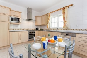 Spacious, light and well-equipped kitchen