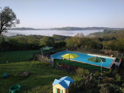 Albergue para familias con piscina comunitaria