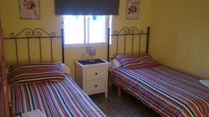 TWIN ROOM 2