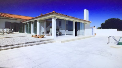  Spacious family house - pool with sea view - Near Beaches and Lisbon