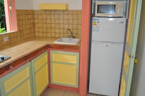 Cuisine avec un grand frigidaire