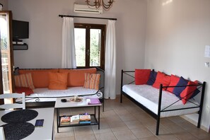 Living Area / additional sleeps