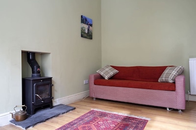 Gorgeous Quiet Garden Apartment - close to centre - Sleeps 4