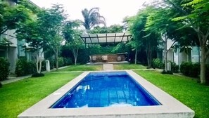 Pool and Pergola for al residents to enjoy!