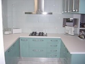 Lovely, modern Fully-equipped Kitchen